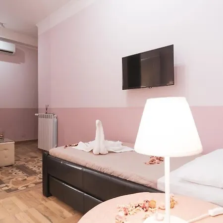 Elegante Nel Cuore Di Řím